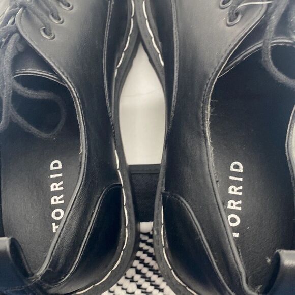 New Torrid Black Oxford Lace-up Sz 7 Extra Wide Vegan Leather - Picture 9 of 11